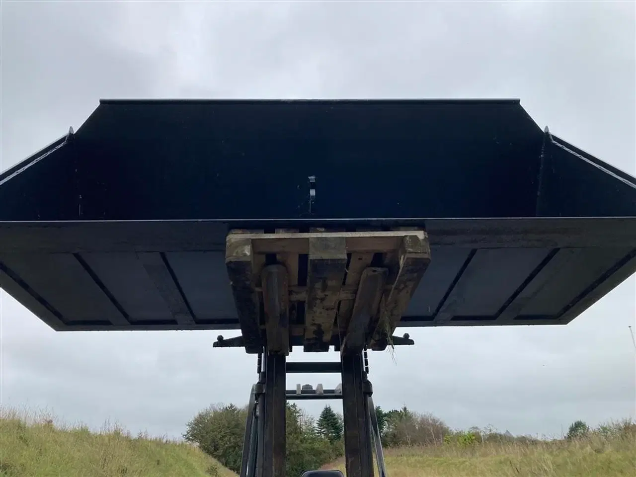 Billede 9 - Kirk Volvo kobling Stor Læsseskovl på 3000 cm og indhold på 3100 liter
