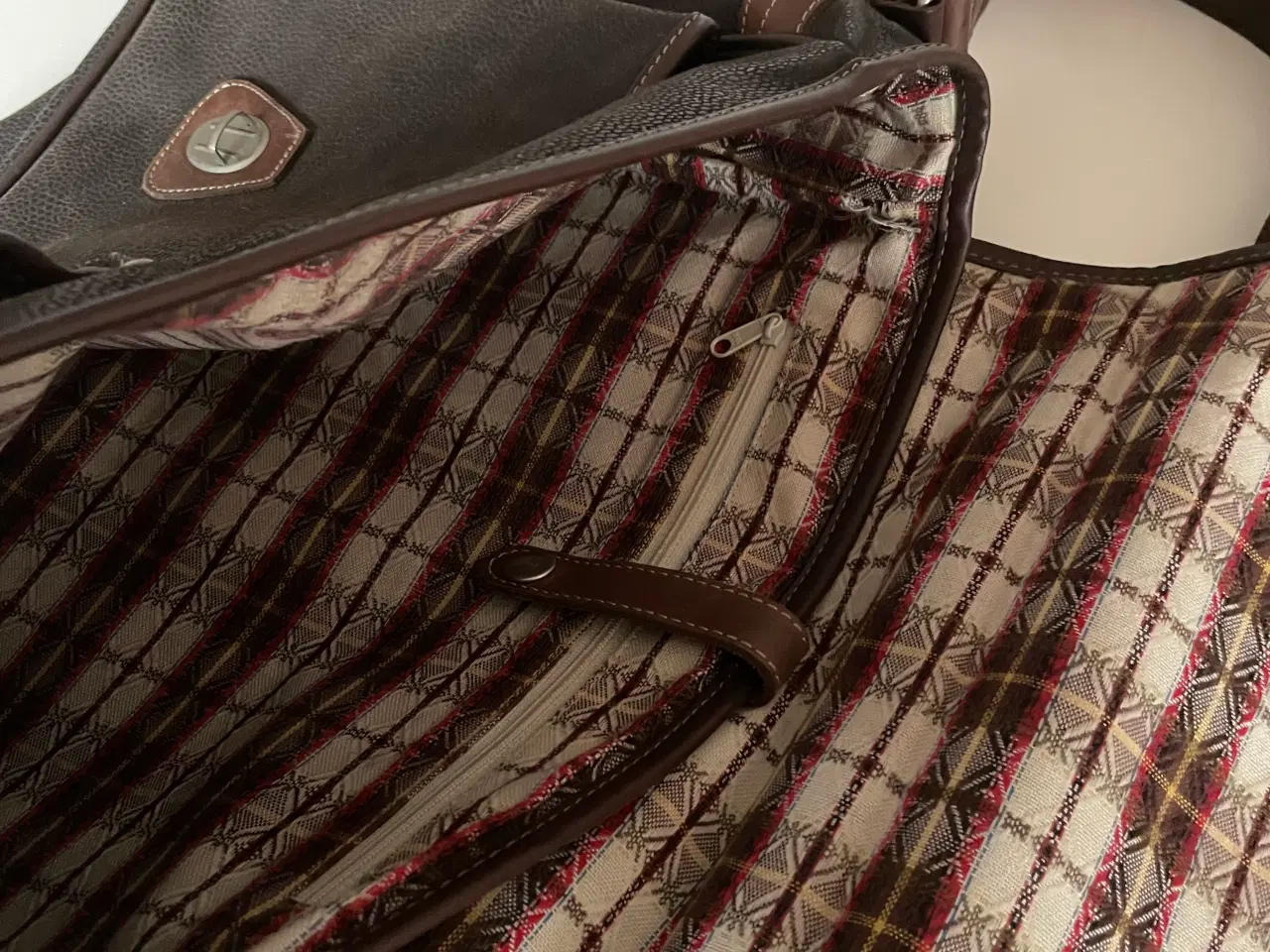 Billede 4 - Flot brun taske