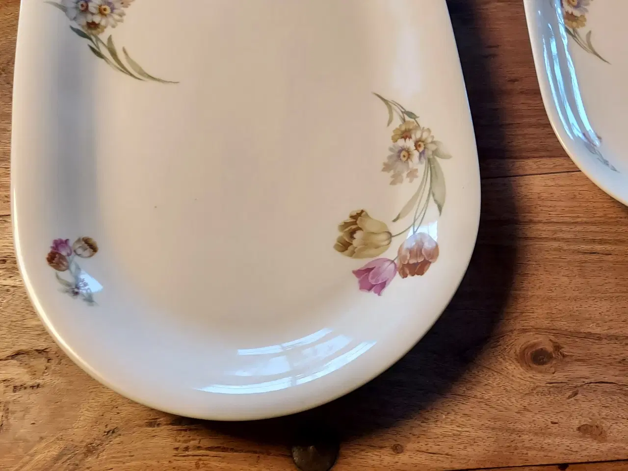 Billede 3 - Porcelains fade og skåle, tror stellet hedder Vita