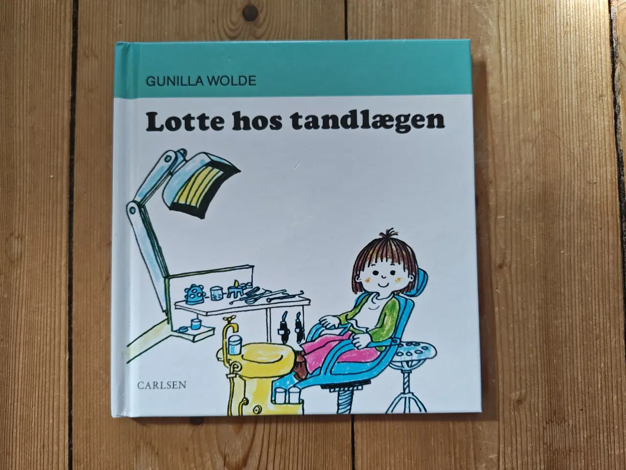Billede 1 - Nr.3 Lotte hos tandlægen Bog af Gunilla Wolde