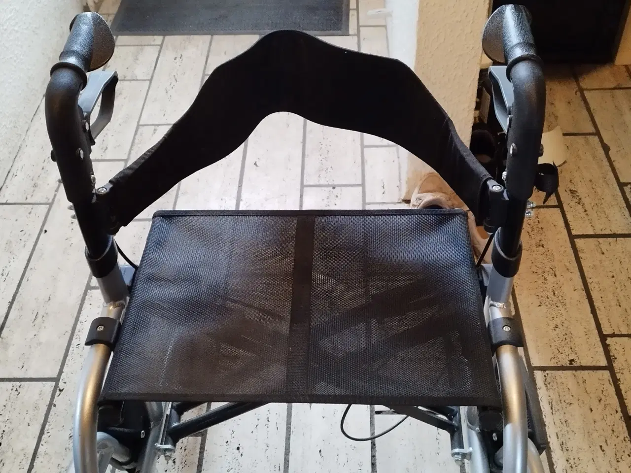 Billede 2 - Kombineret rollator/kørestol
