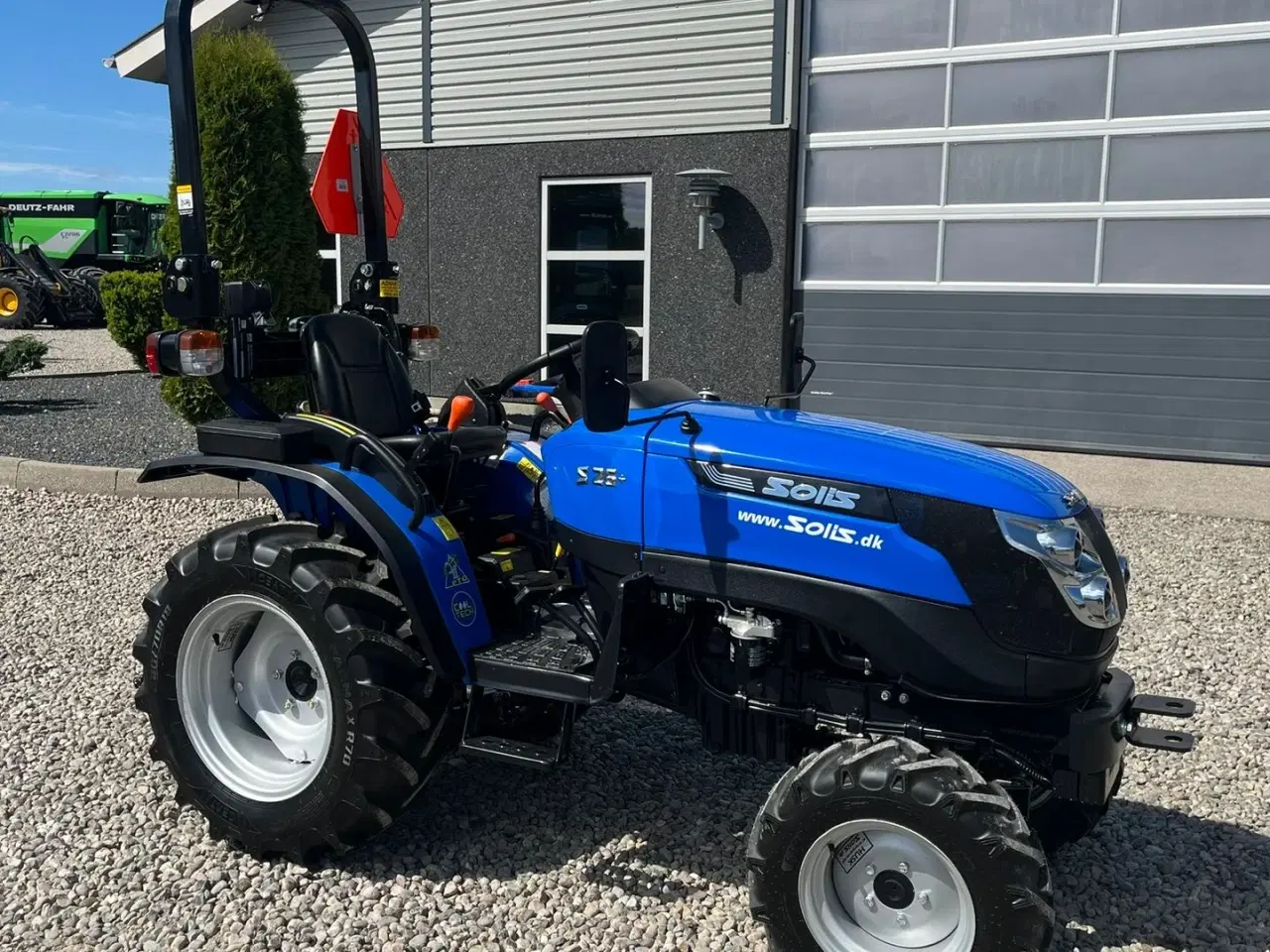 Billede 22 - Solis S26 6+2 Gearmaskine med Servostyring og brede traktorhjul