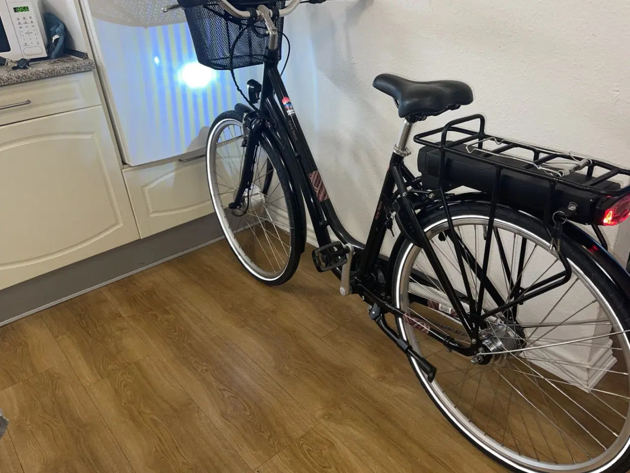 Billede 4 -    flot ebsen fanø reto dame elcykel 28"  7 gear. 