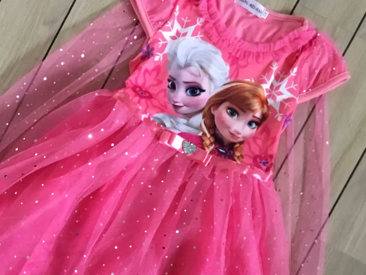 Billede 15 - Frost kjole + slør str. 110 med Elsa og Anna kjole