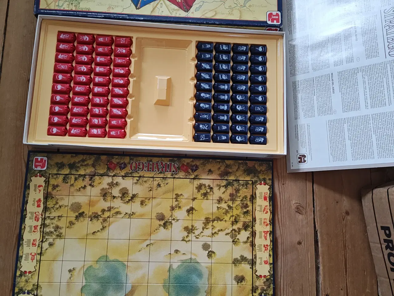 Billede 1 - Stratego Brætspil med Plastik Brikker
