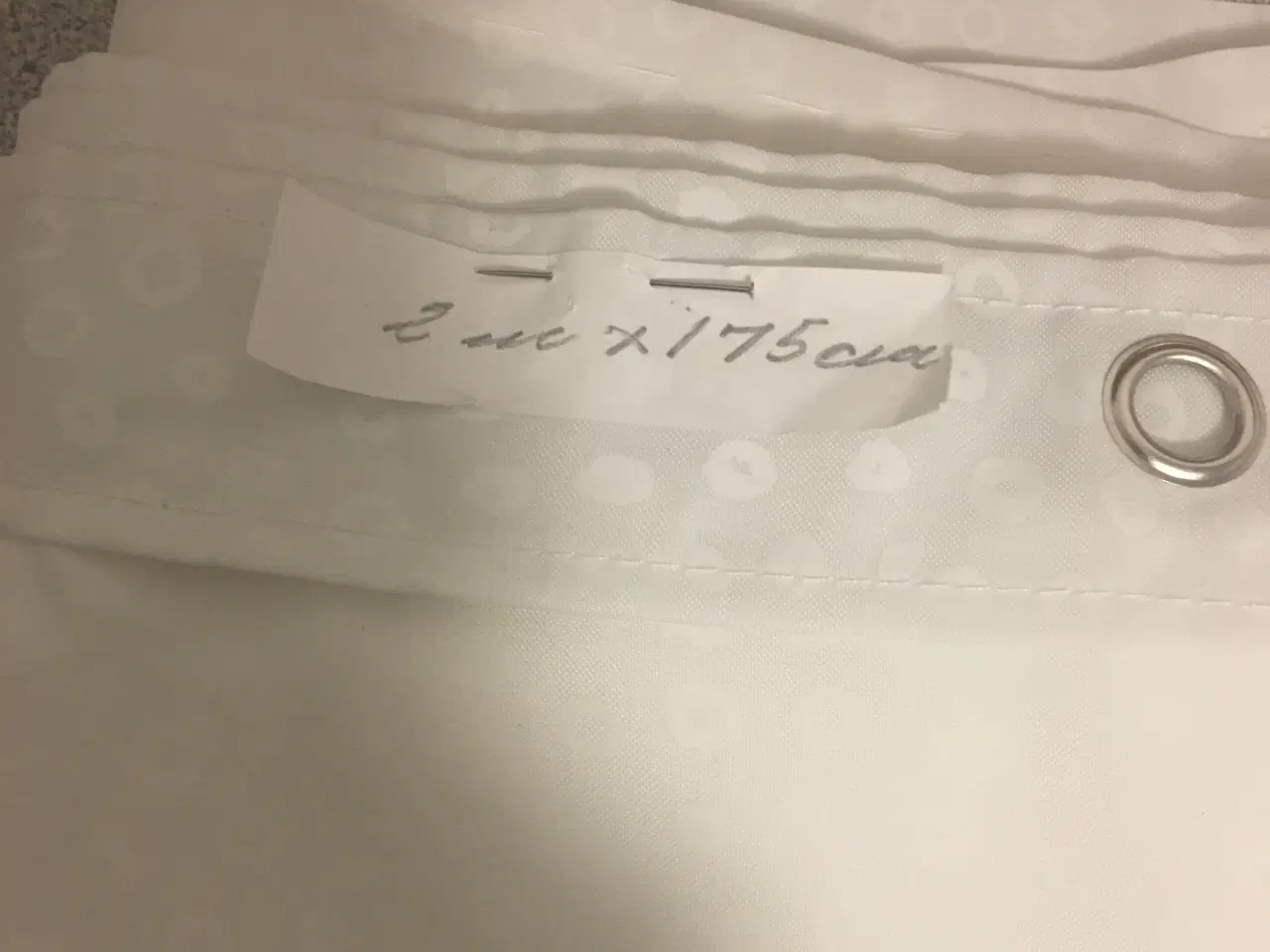 Billede 1 - Badeforhæng 2 forsk. Stk, m ringe,se mål