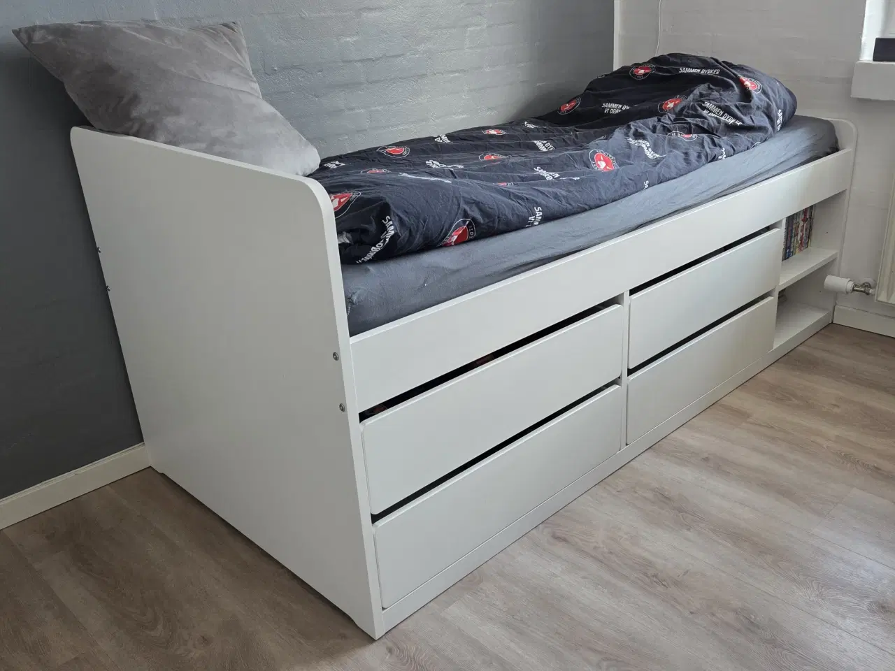 Billede 1 - Seng med opbevaring, hvid