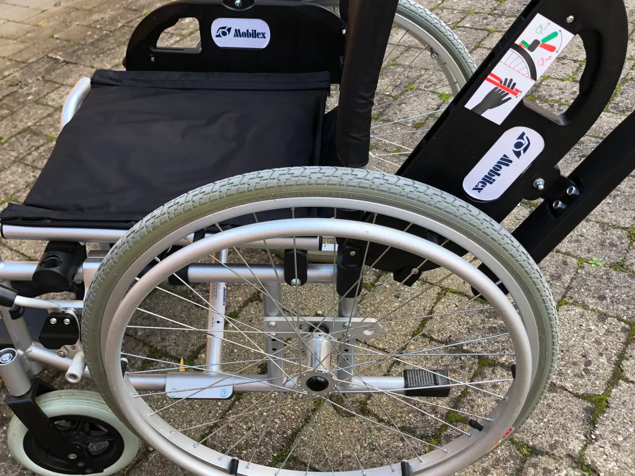 Billede 3 - Mobilex aluminium letvægts kørestol