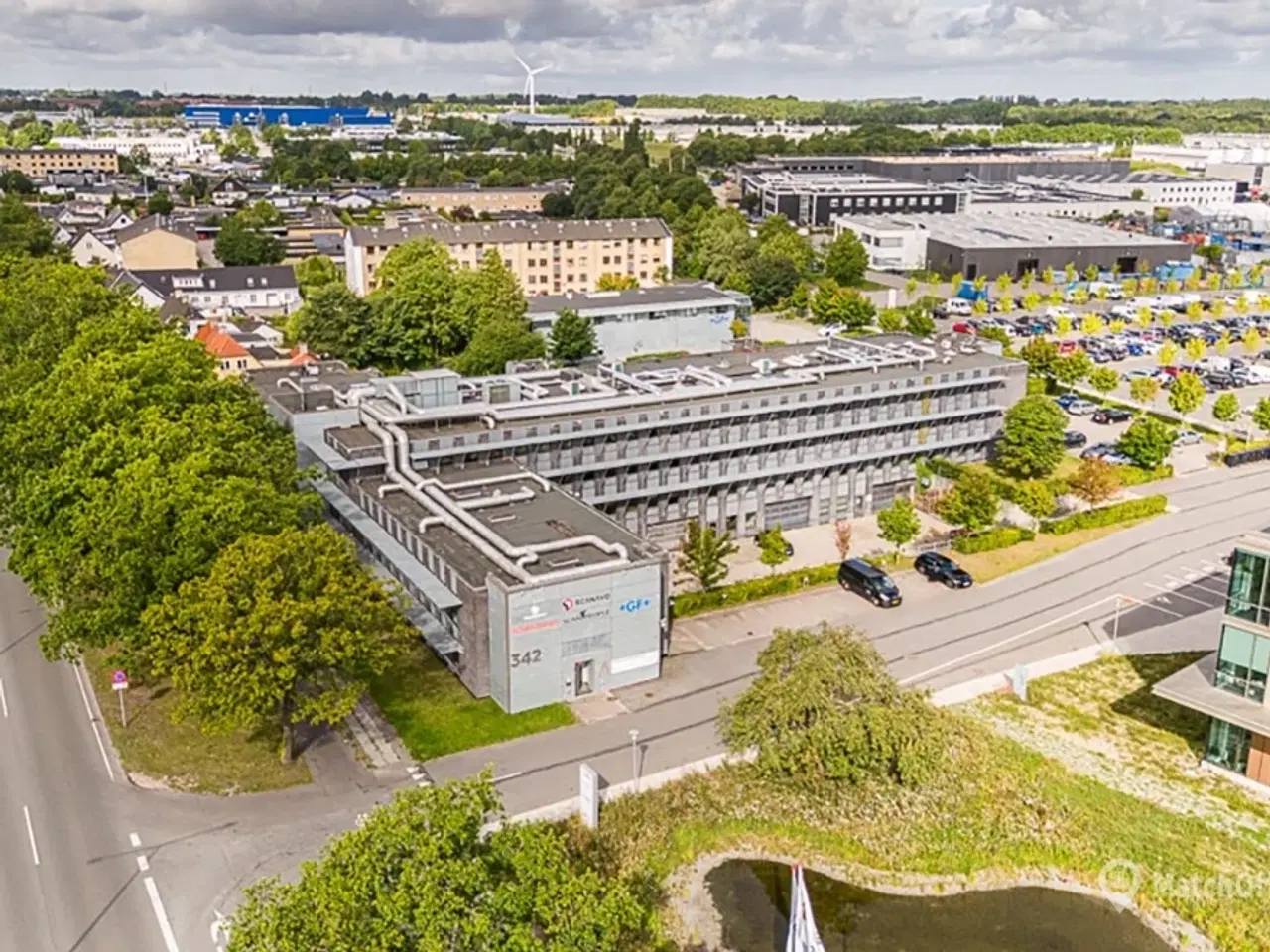 Billede 3 - Kontor med lys fra alle sider på 1. sal