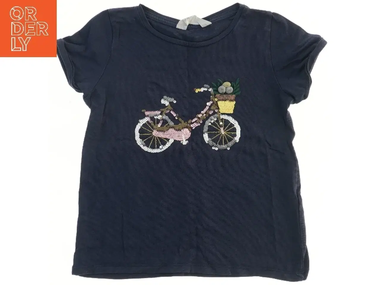 Billede 2 - T-shirt med cykelmotiv fra H&M (str. 122)