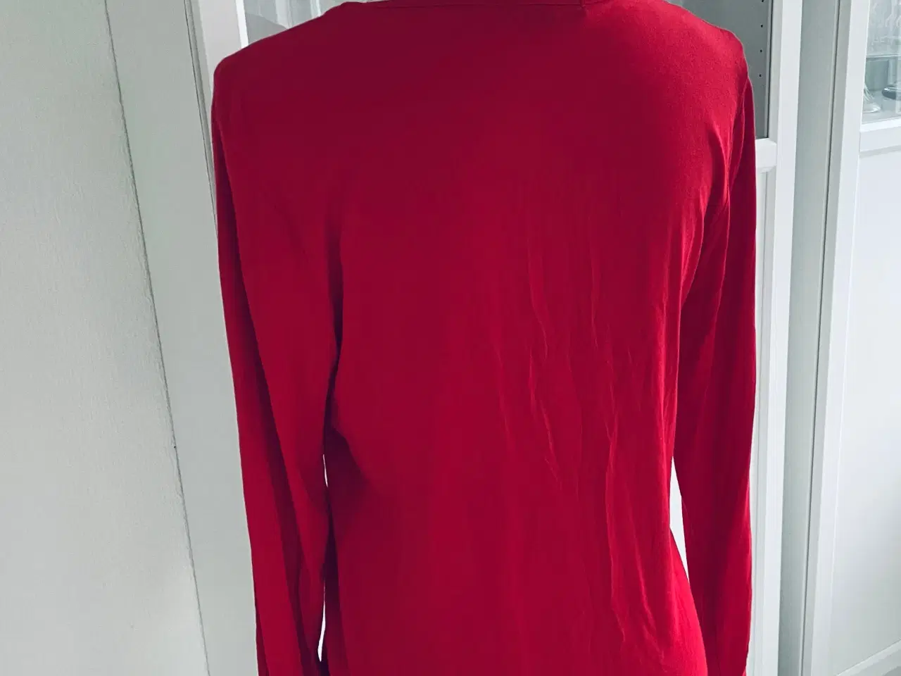 Billede 3 - Bluse rød som ny