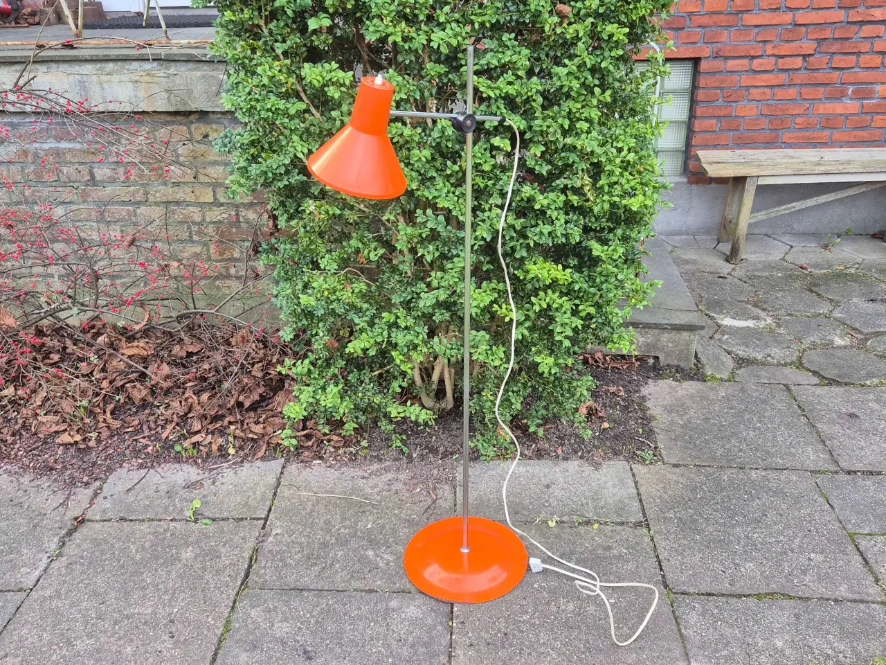 Billede 2 - Orange gulvlampe med skærm som på en arkitektlampe