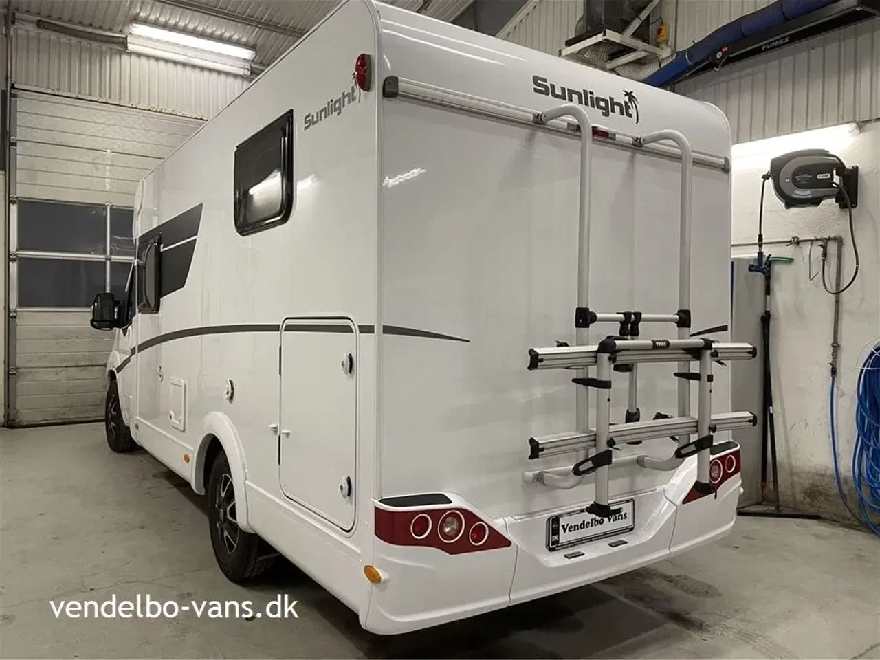 Billede 2 - 2021 - SunLight VAN V66 Adventure Edit   Enkelsenge og garage - kun 6,5 m lang