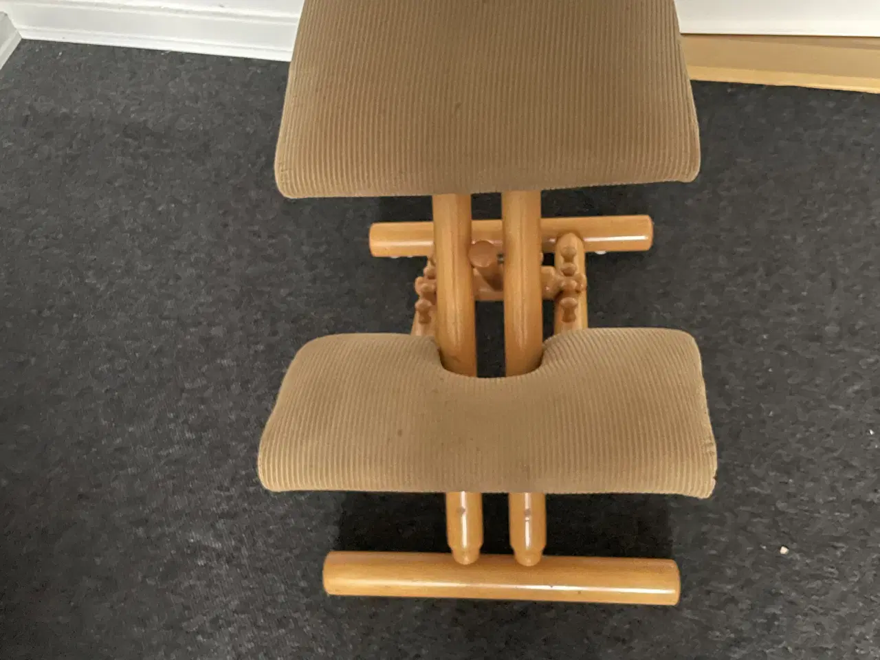 Billede 2 - Knælende rygvenlig stol
