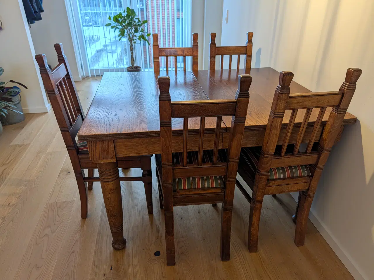 Billede 2 - Antikt spisebord med stole i egetræ