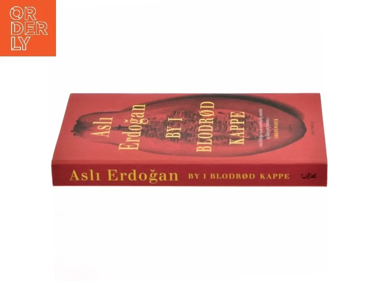 Billede 2 - By i blodrød kappe : roman af Asli Erdogǎn (f. 1967) (Bog)