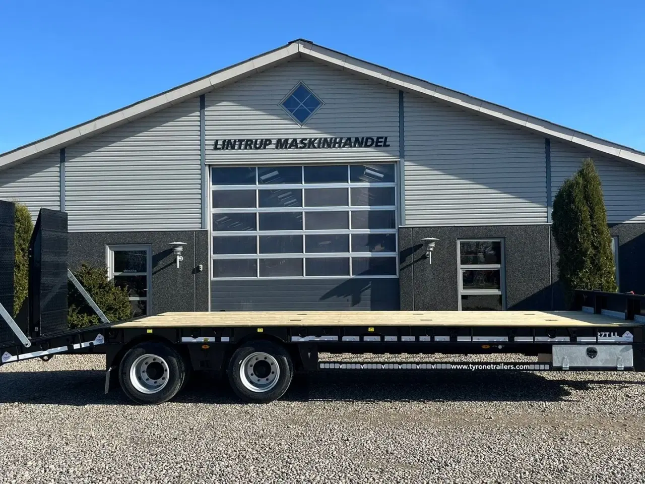 Billede 1 - Tyrone 19TLL Affjedret træk og affjedret aksler. Med hydrauliske ramper og værktøjskasse