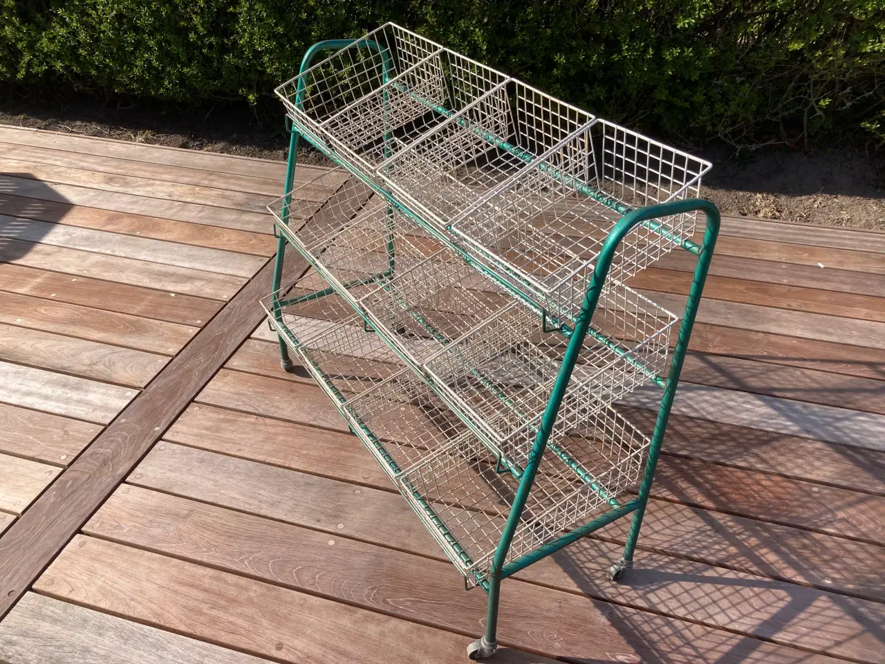 Billede 2 - Reol i metal med trådkurve -retro 