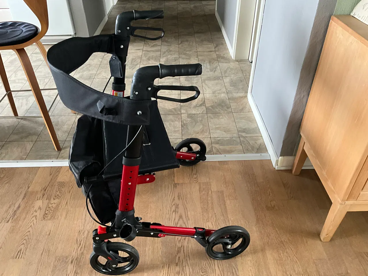 Billede 2 - Sammenklappelig Rollator købt 06022026