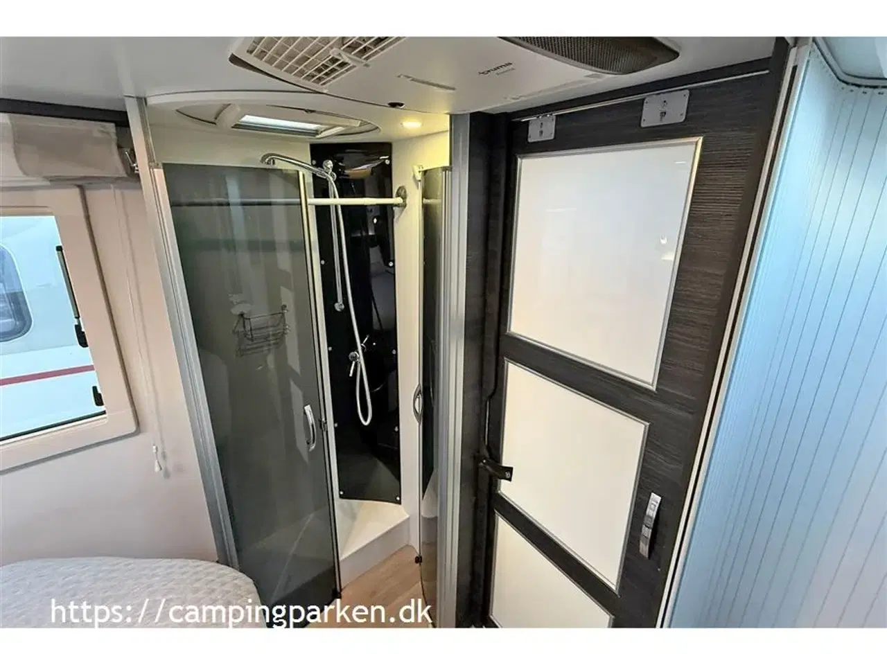 Billede 12 - 2021 - Benimar Mileo 296   Flot og velholdt camper med Queens bed