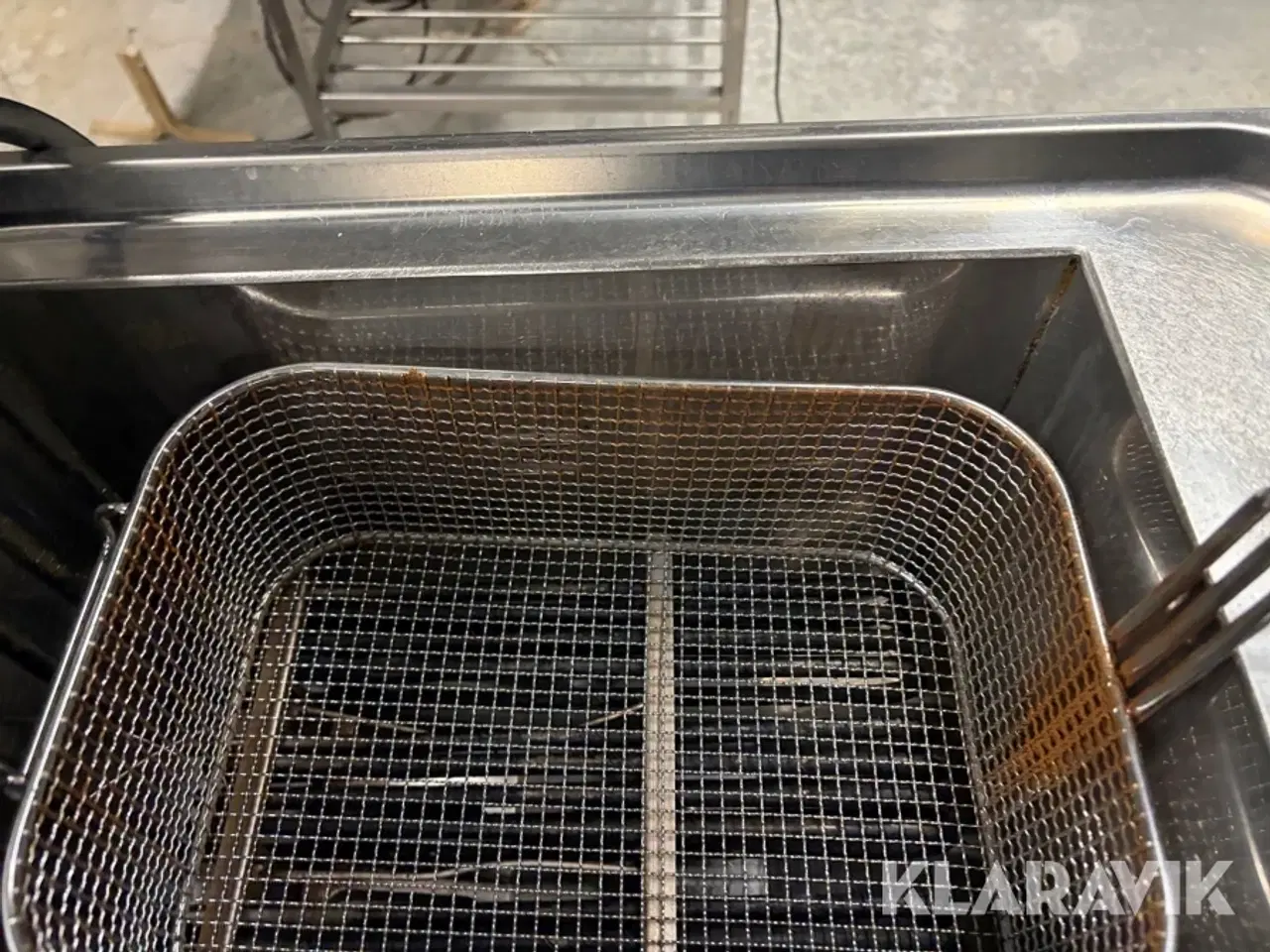 Billede 8 - Grill- og fastfoodstation komplet med friture, stegeplade, rullebrødrister, kontaktgrill og rustfrit arbejdsbord