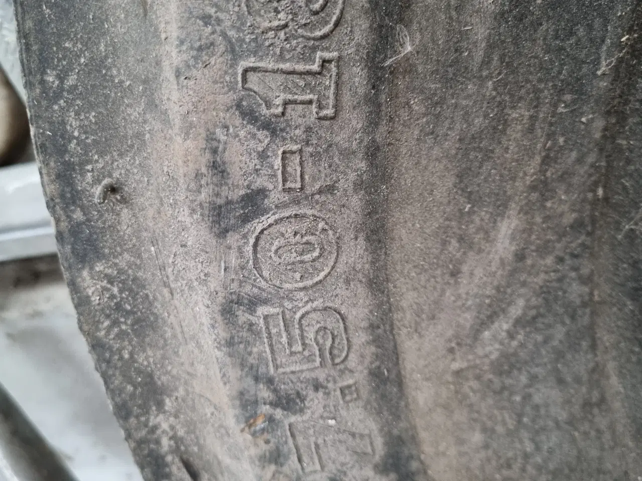 Billede 2 - Dæk til traktor sælges 