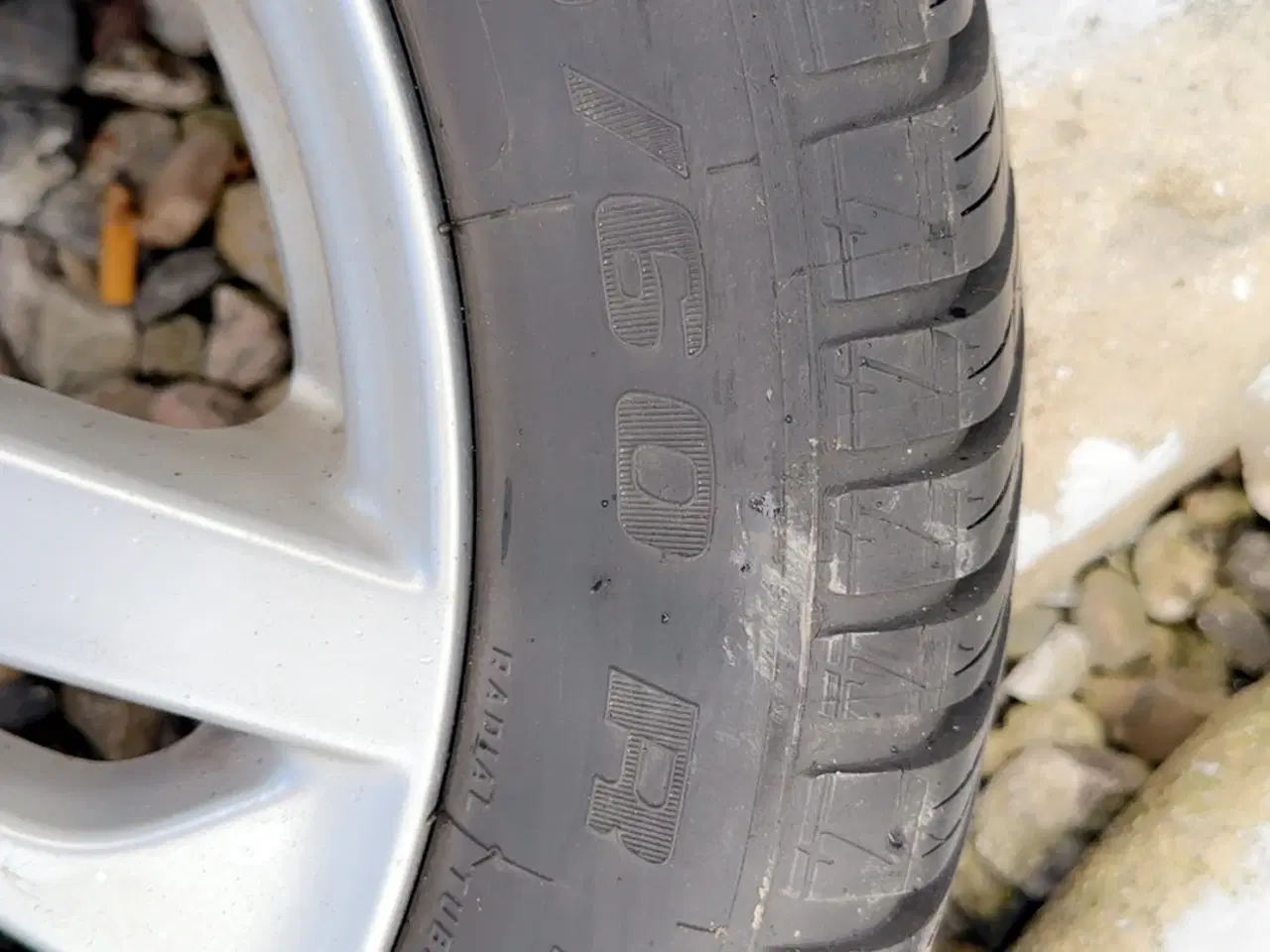 Billede 3 - Org. Toyota fælge med 2rimlige god dæk