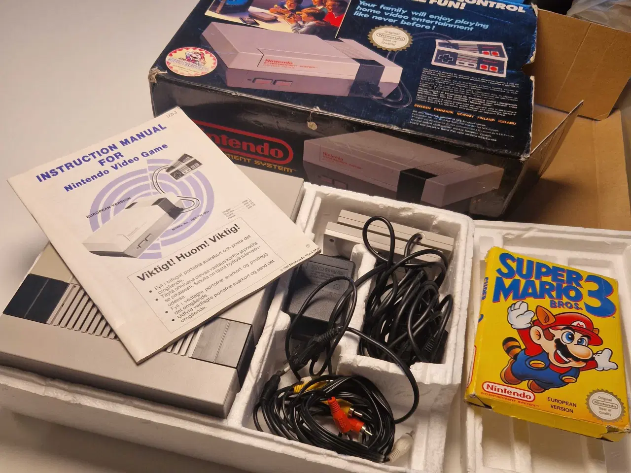 Billede 1 - Nintendo NES med supermario 3 og 2 controllers