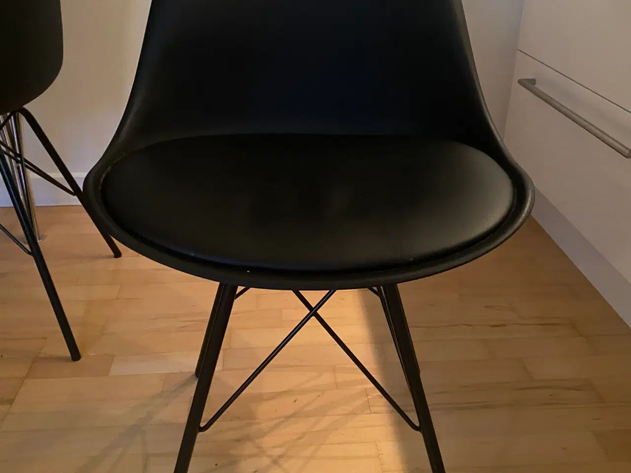 Billede 2 - Spisebord + 4 Klarup stole