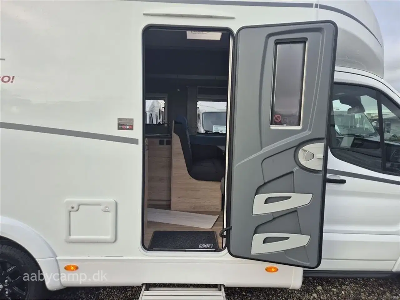 Billede 5 - 2022 - Dethleffs Just GO T 6815   Automatgear. markise. solceller. 2x Batteri. inverter. elektrisk indgangstrin. centrallås på Bo-del. 42,000 km.
