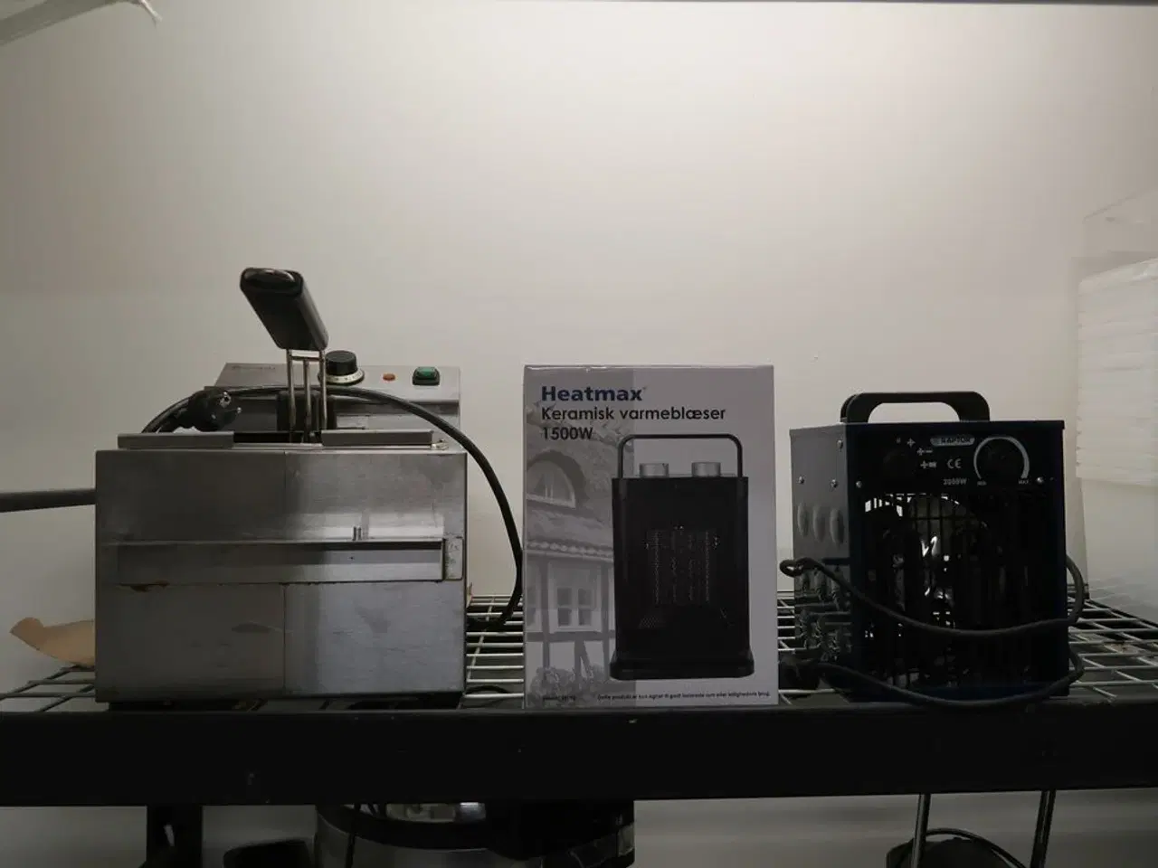 Billede 1 - Hendi Friture, 2 varmeblæsere & diverse bøtter