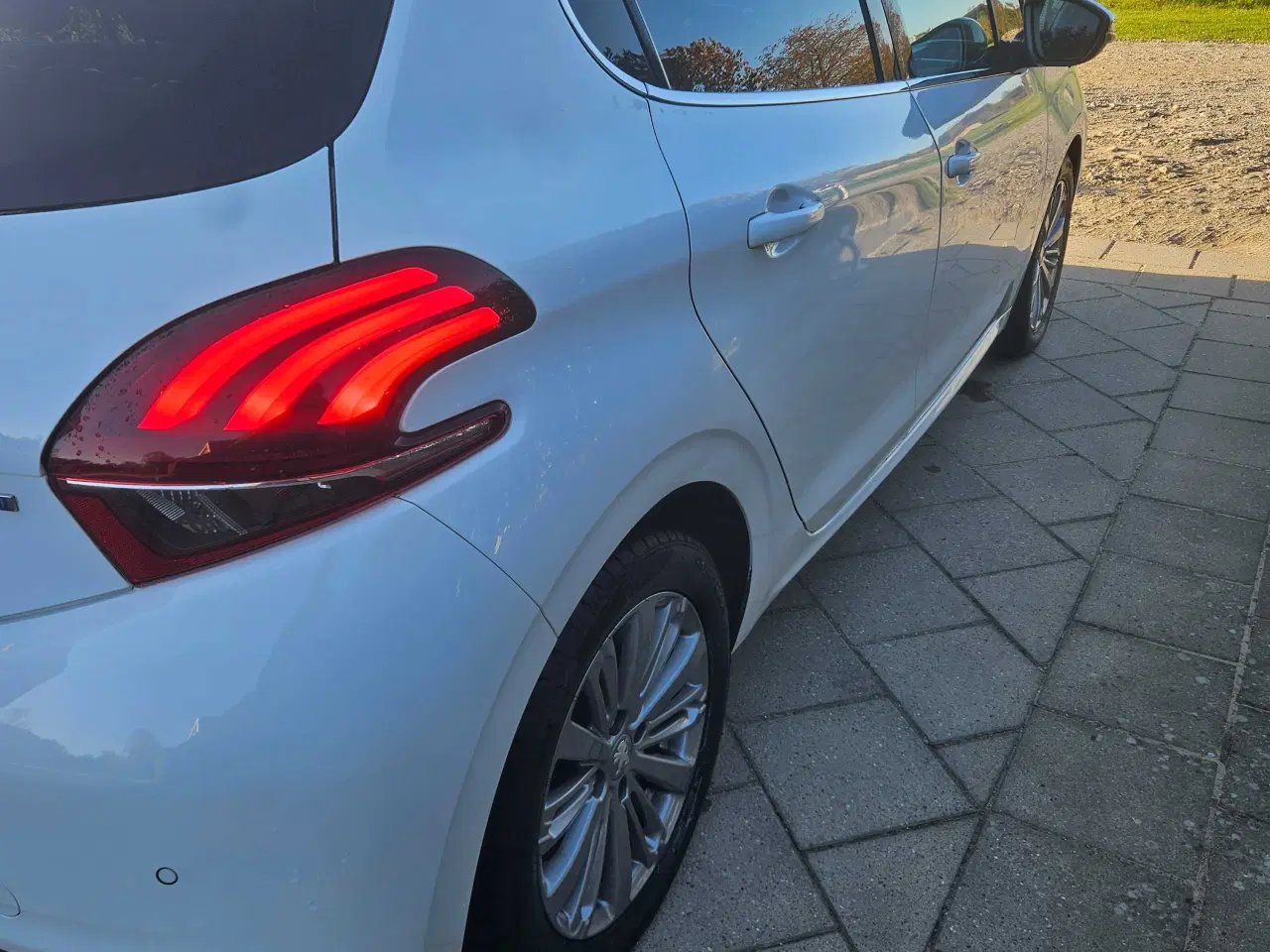 Billede 4 - Peugeot 208, 1,6 HDI, 5 dørs årgang 2016