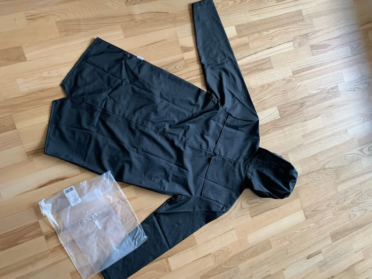 Billede 4 - RAINS long jacket Black - regnfrakke i str. xs/s