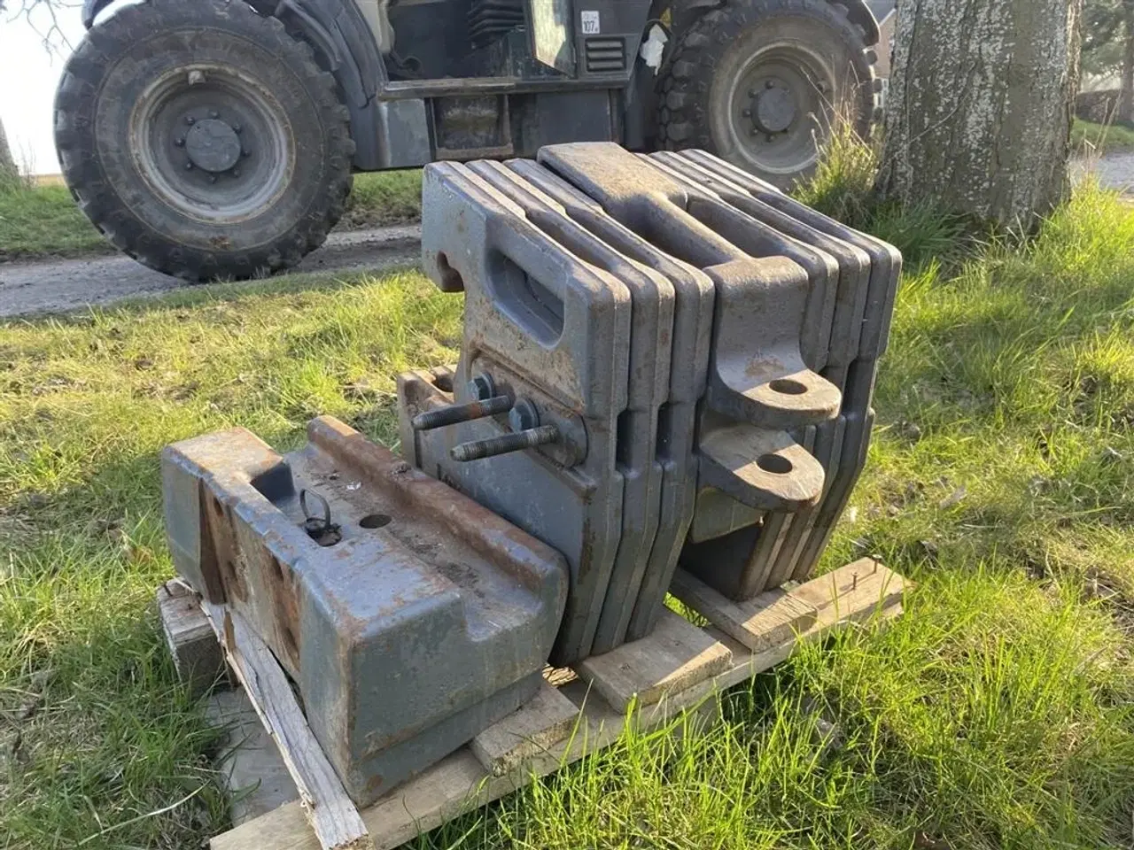 Billede 1 - New Holland Frontvægte