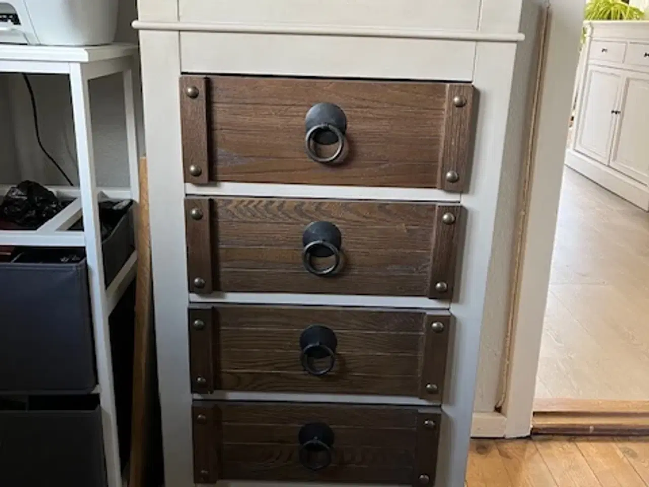 Billede 1 - Flot tofarvet kommode fra Direkte Import - vintage