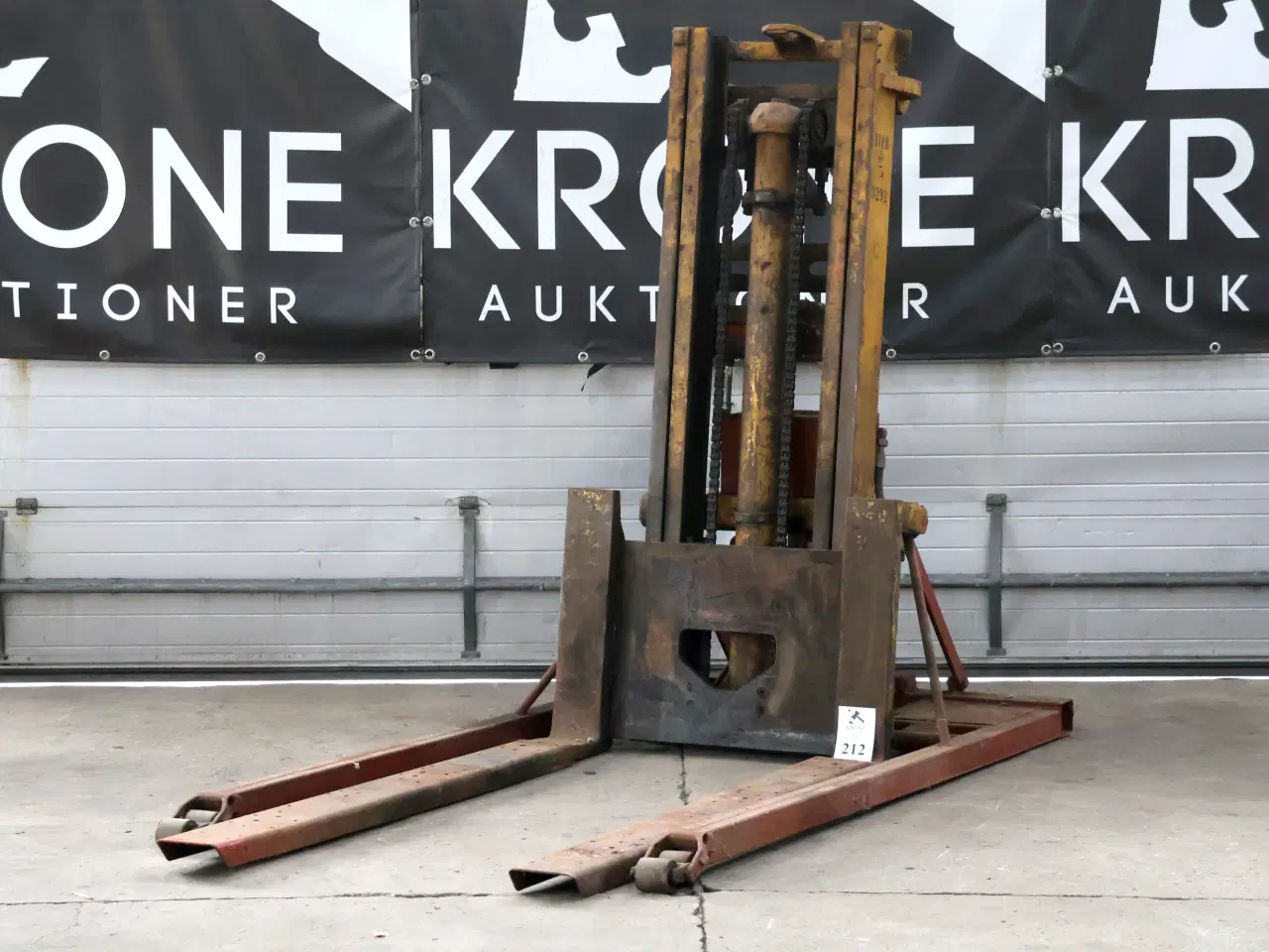 Billede 1 - Hjemmelavet autolift, afprøvet uden bil, kører