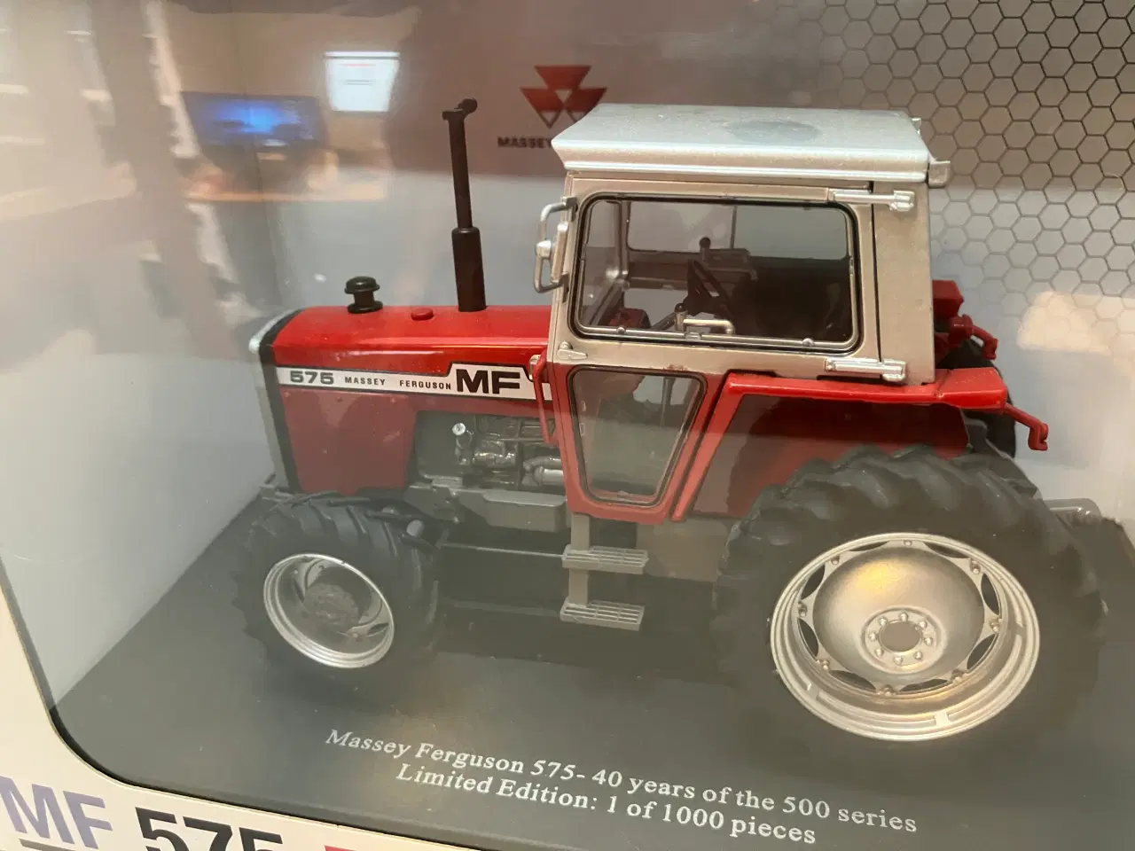 Billede 2 - 1:32 Massey Ferguson 575 4WD limited edition