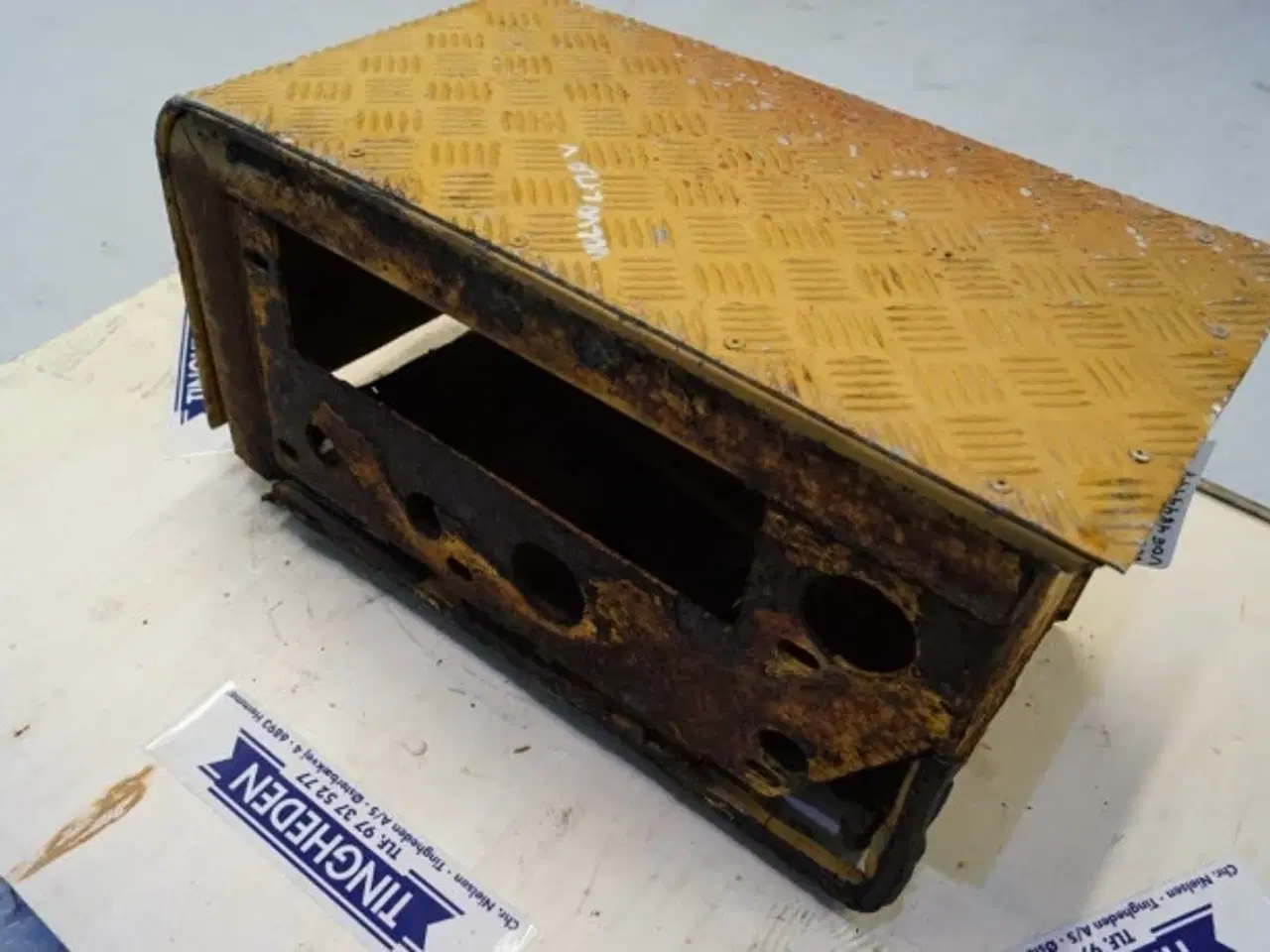 Billede 17 - Volvo L120 Baterikasse L.H. VOE11018434