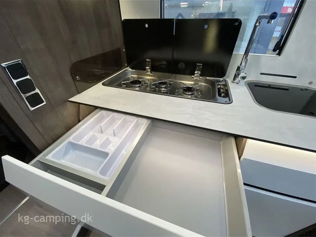 Billede 10 - 2023 - Benimar Amphitryon 998 3500 kg   Særdeles velholdt Benimar AMPHITRYON 998 ALDE - Vognen kan vejes op til 4.400 kg.