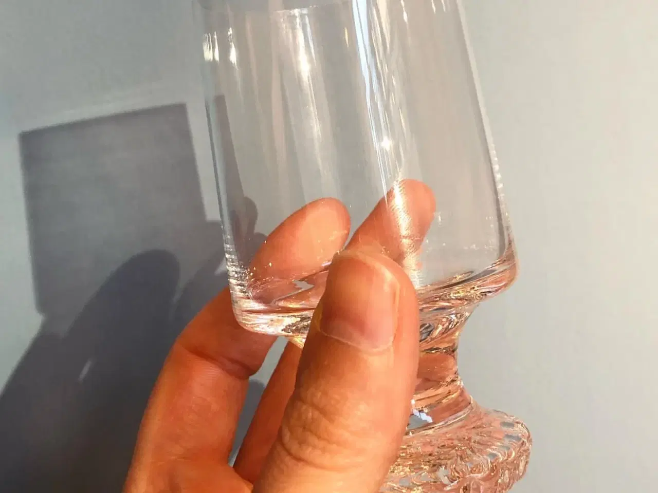 Billede 2 - Små krystalvandglas med blomsterfod, 6 stk samlet