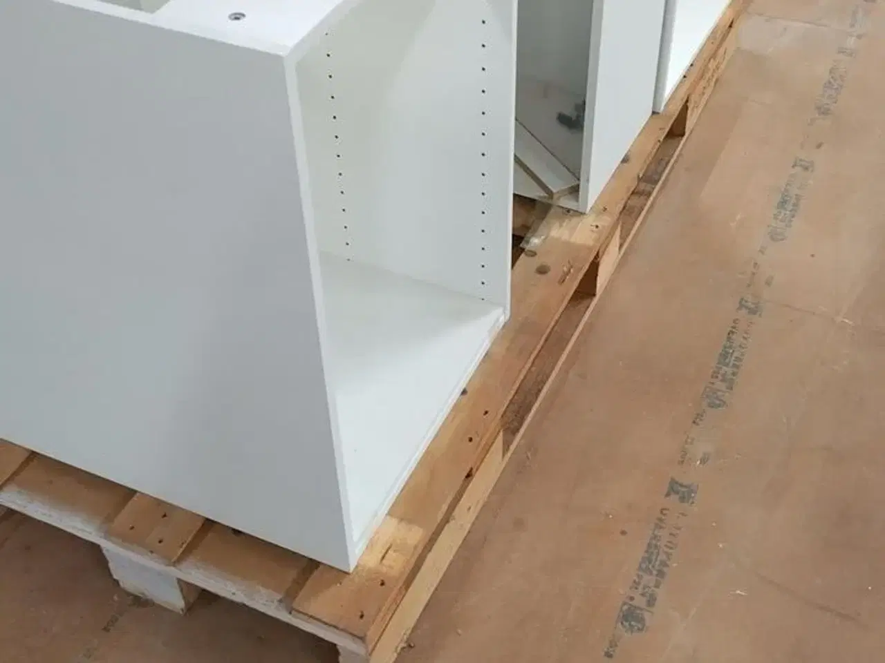 Billede 3 - 3 stk. skabe uden låge.