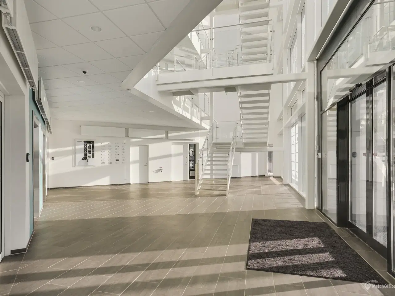 Billede 1 - Kontor i moderne og velfungerende flerbrugerhus