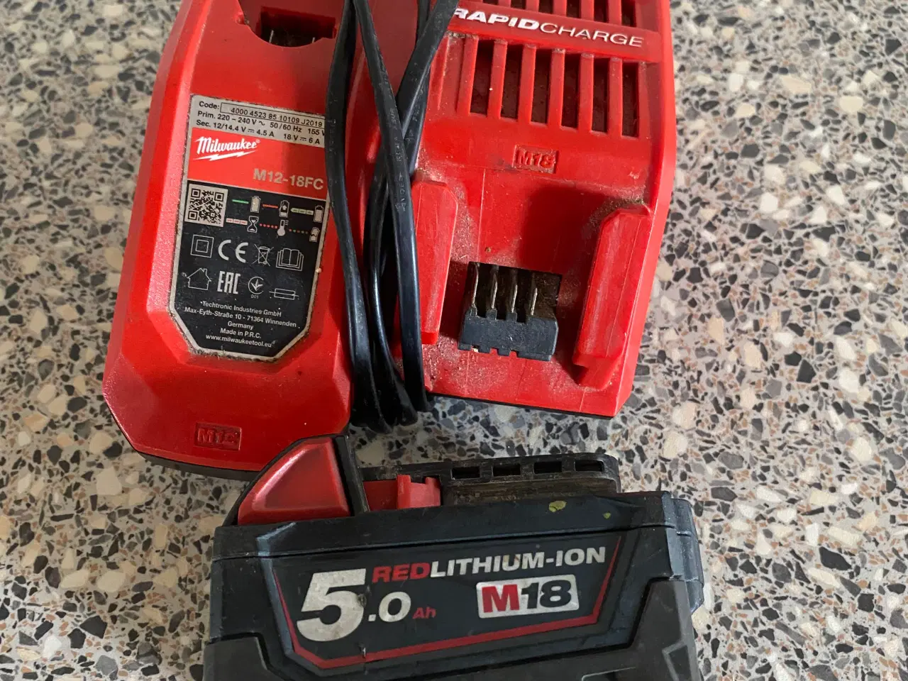 Billede 1 - Milwaukee lynlader med 5 ah batteri