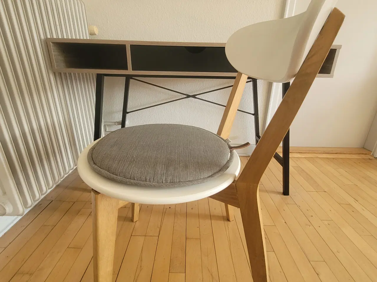 Billede 3 - Skrivebord + stol 275kr. (billigt)