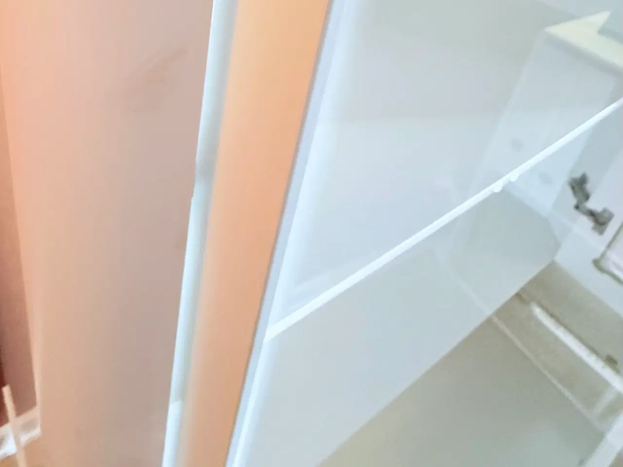 Billede 8 - Hvidt vitrineskab med glaslåger