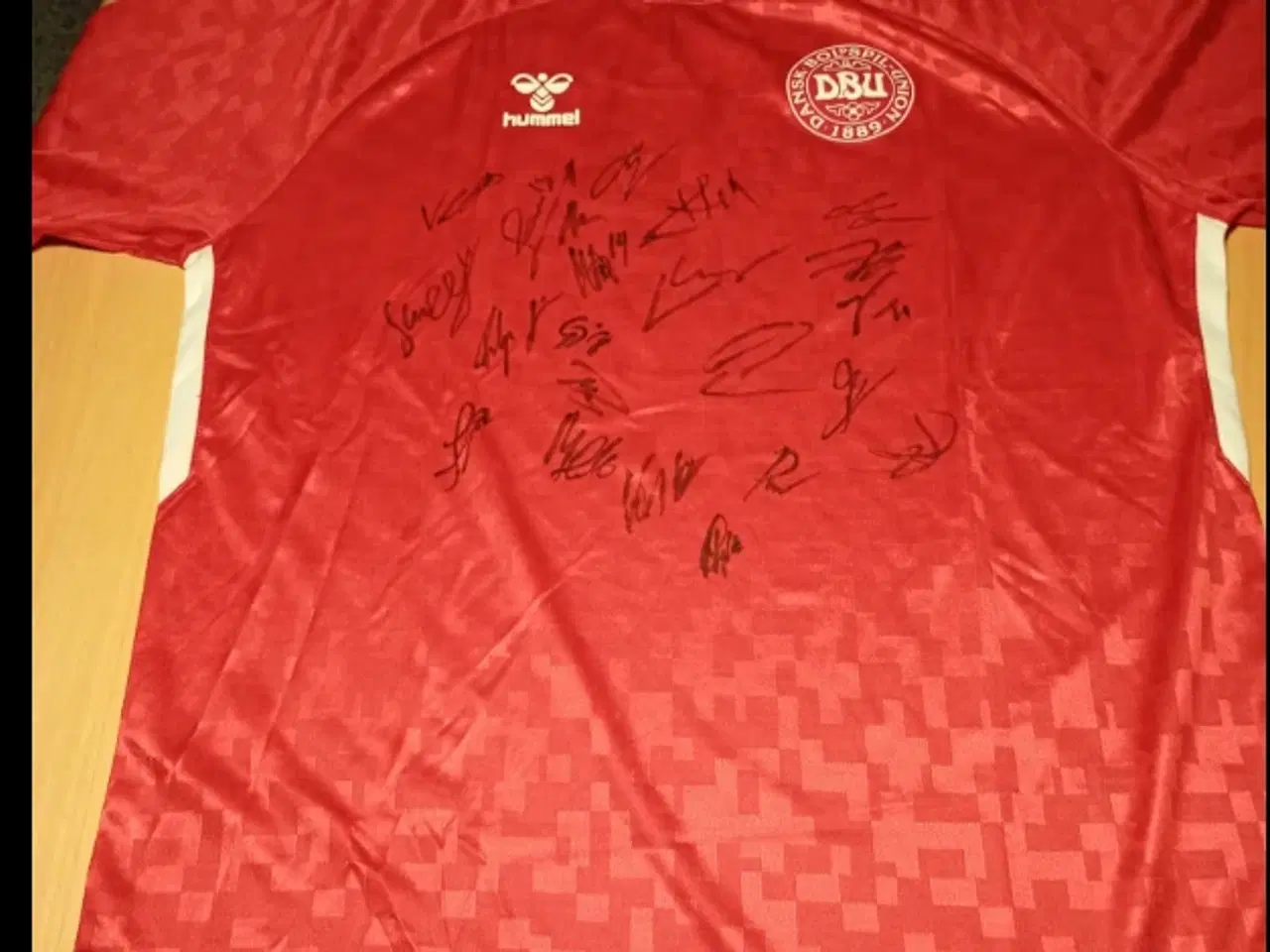 Billede 1 - Landsholdstrøje DBU - Signeret af landsholdet - XL