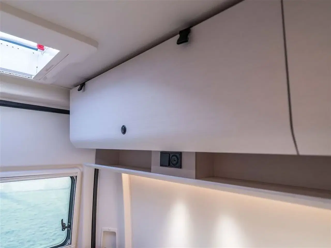 Billede 15 - 2026 - Tourne 6.0 Select aut. gear - Black - 180HK