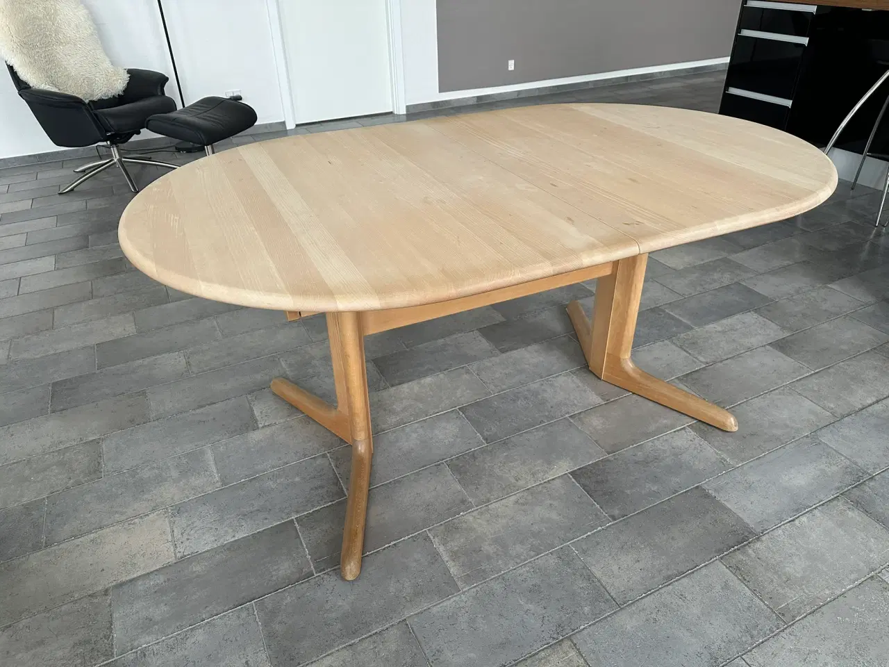 Billede 8 - Skovby spisebord / Høffer stole