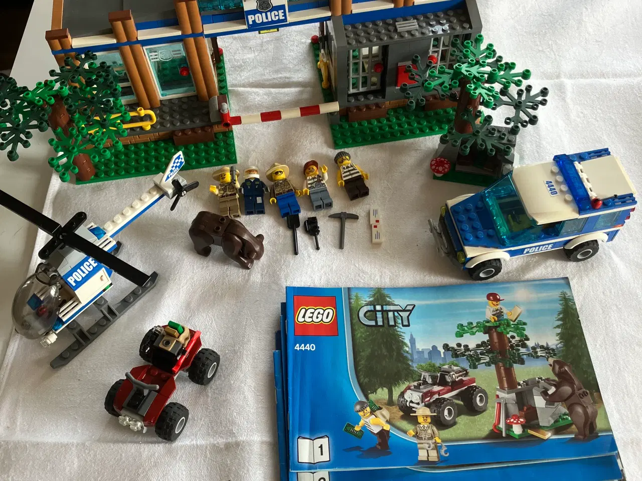 Billede 1 - Lego City - Skovbetjentenes politistation – 4440