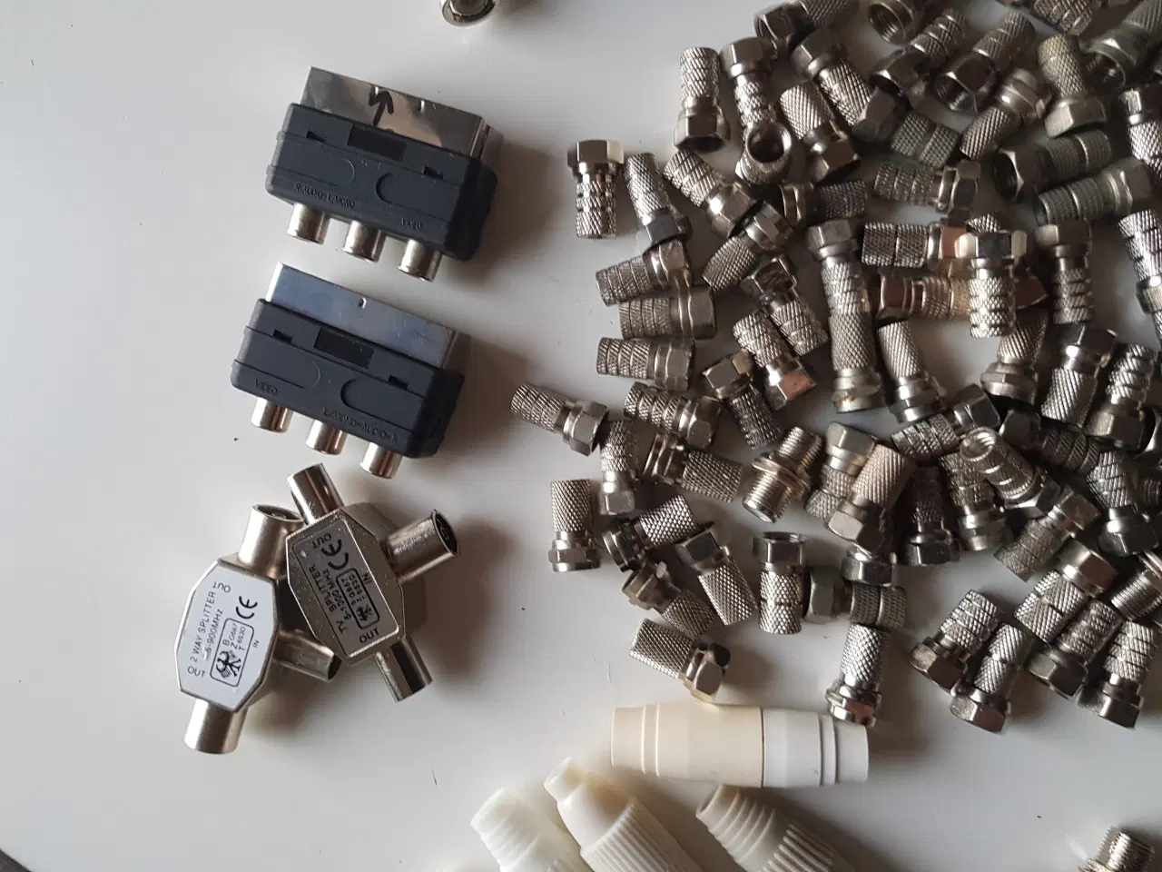 Billede 4 - UHF kabel,antennestik,F2,adaptere,samle led o.m.a.